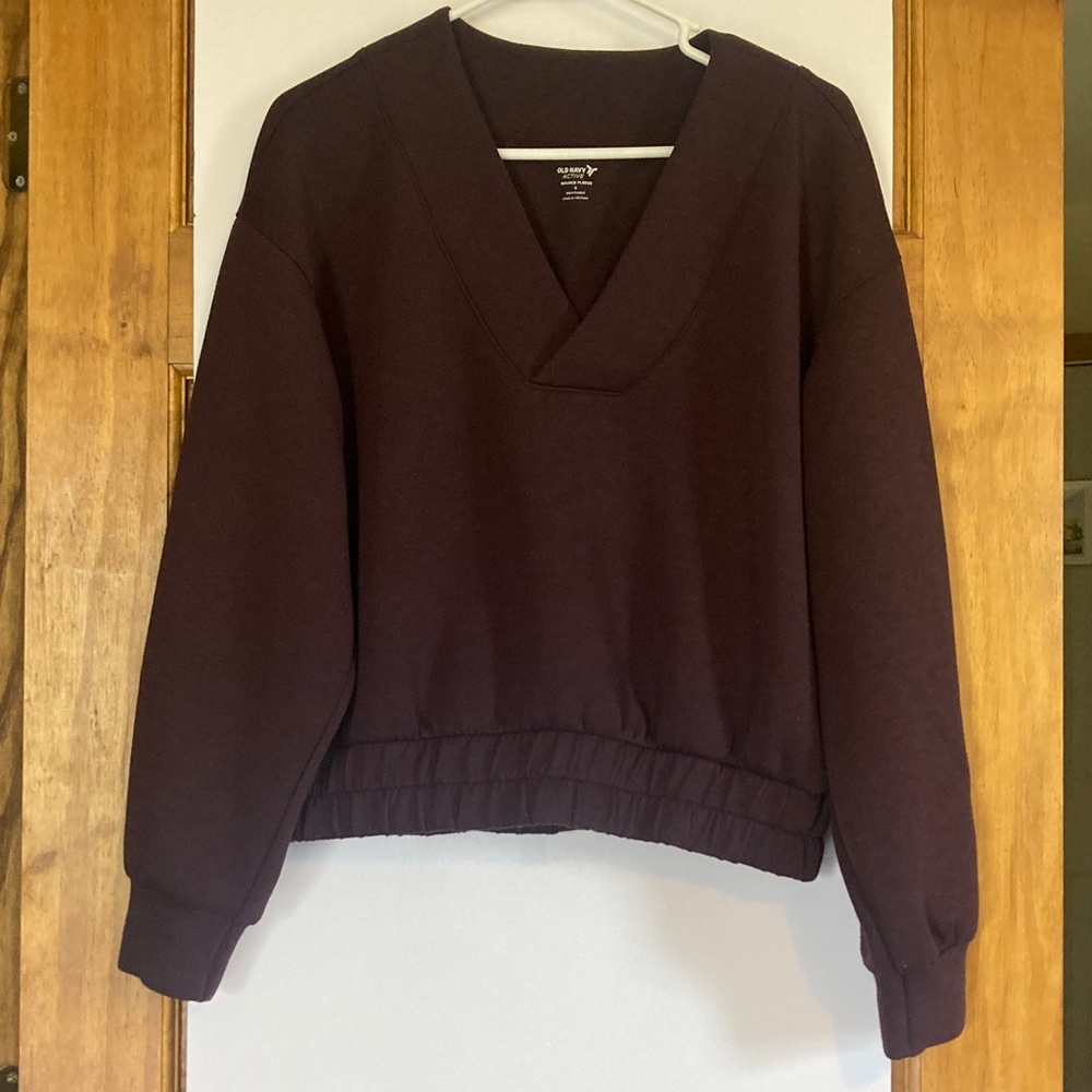 Old Navy Active Bounce Fleece V-Neck in Plum